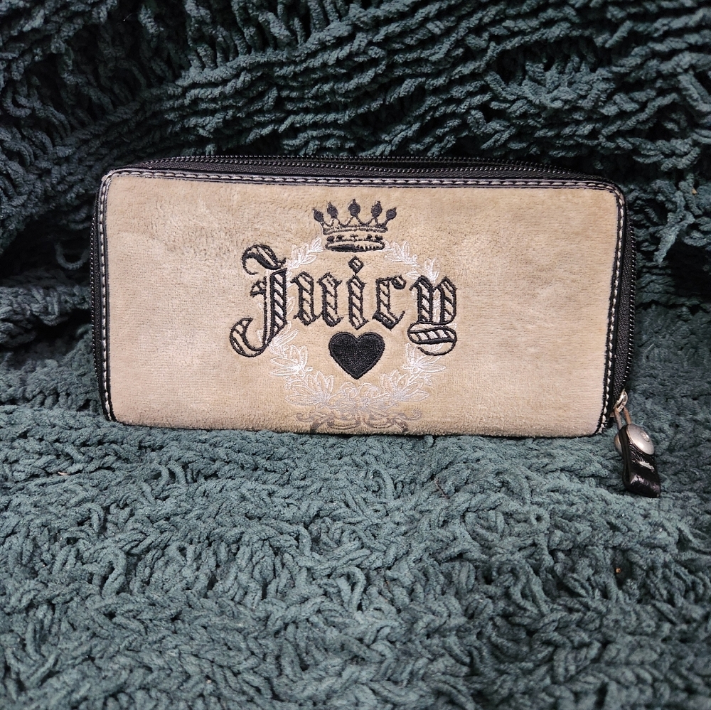 Juicy Couture Zip Around Wallet